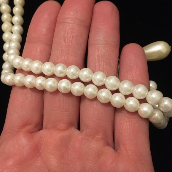 Vintage Faux Pearl Silver Tone Pendant Necklace - Picture 6 of 11